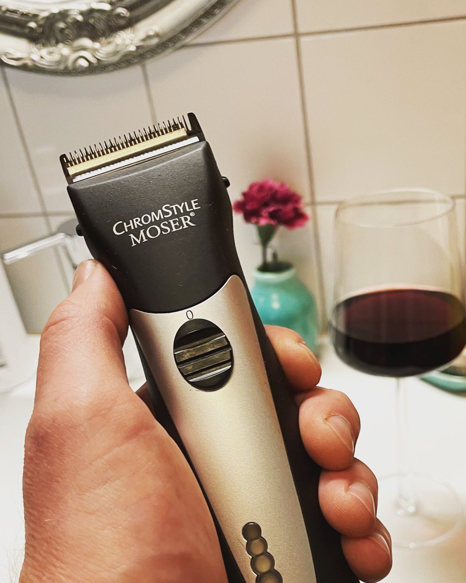 Time for some serious trimming at the Saari Self Service Barber Shop. #chromstyle #moser #chromstylemoser #ImMyOwnBarber #campolieti #campolietivalpolicellaripasso #redwine #iittala
