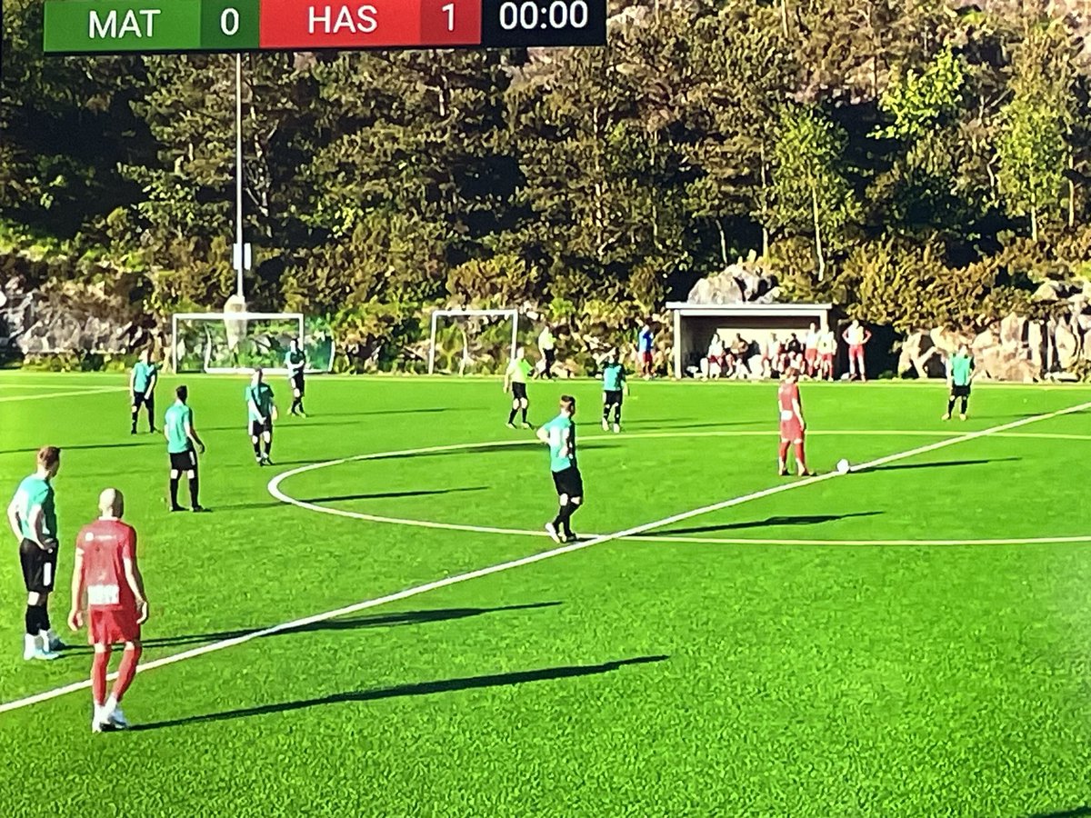 Lokal KM cup på stream hos <a href="/btno/">Bergens Tidende</a>. Mathopen(5 div)møter Hasunds Hund fra 6-divisjon. Interessant at det svakest rangerte laget starter med straffespark. Herlig at lokalfotball blir prioritert <a href="/kevvmads97/">Kevin Mads1</a> <a href="/norlink86/">Norlink86</a>