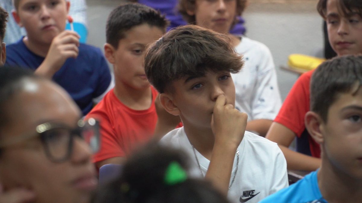 RFFM_oficial's tweet photo. 🗣️ Charla con los infantiles de el @CiudadGetafeCF en el Juan de la Cierva y llevada a cabo por la @RFFM_oficial donde César Quintero ha llevado a cabo una ponencia a cerca de la violencia en el fútbol y la Tolerancia Cero 

@T0eneldeporte https://t.co/BCfr0dz60n