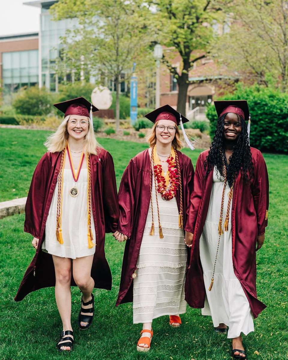 LoyolaChicago's tweet photo. Hard to believe one month has passed since these Ramblers crossed the stage🐺 🎓 #GoForthLUC https://t.co/5QhRFbn99K