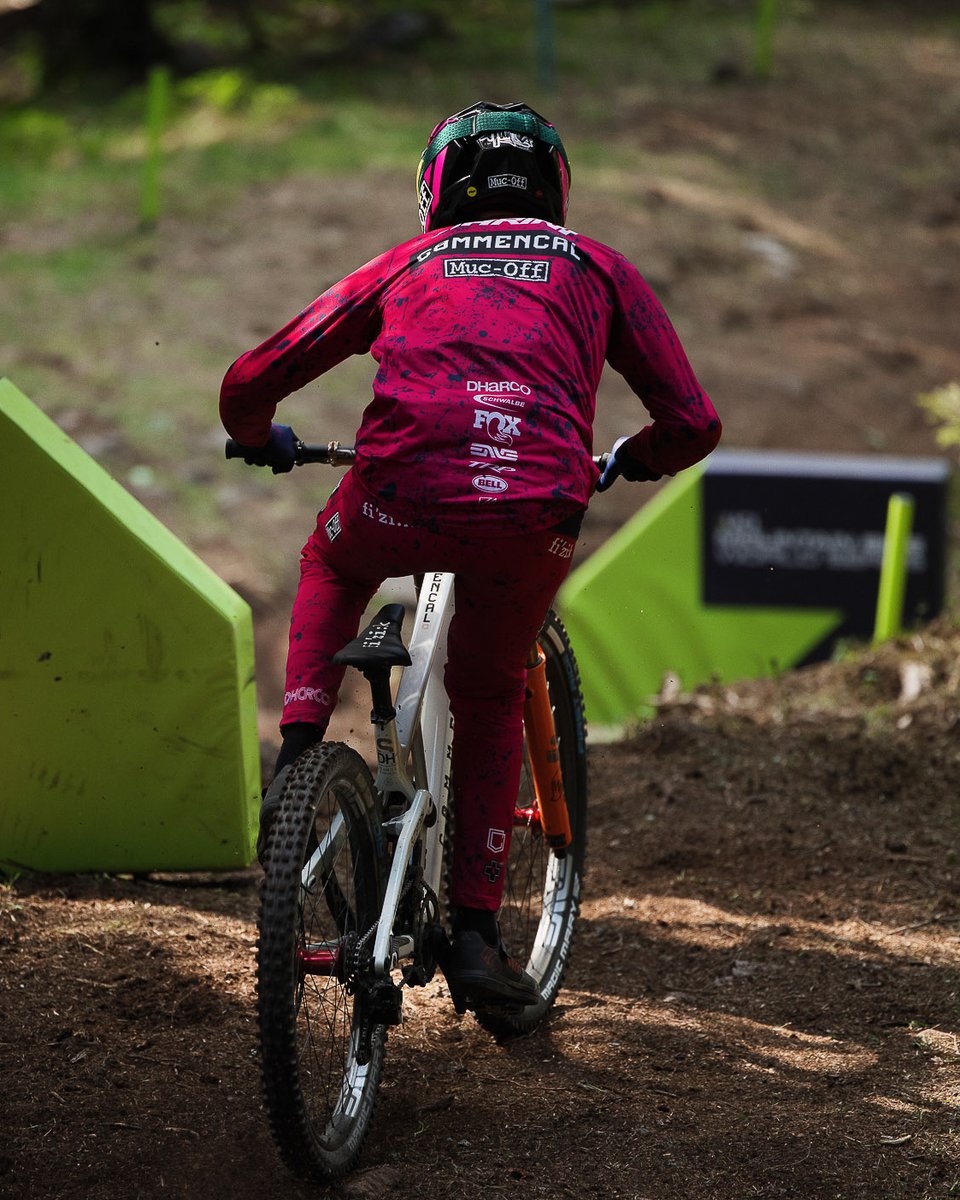 UCI_MTB's tweet photo. Riders conquering the Lenzerheide downhill track 💥

Who will be the king of the weekend? 👑🇨🇭

#MTBWorldCup https://t.co/WIjNHwh9Iy