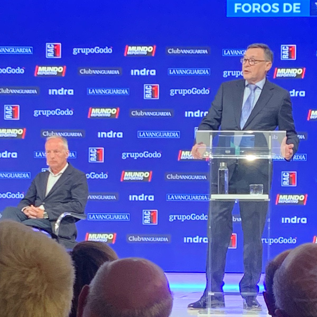 Moment #ForosDeVanguardia &amp; <a href="/angelsimon_/">Angel Simon</a> contra “el silenci dels bons” (Martin Luther King dixit) ✨ Molt interessant conferència, amb reflexions de present, que vénen en el seu cas de fa temps, per exemple a tomb de la col·laboració público-privada o la regeneració de l’aigua.