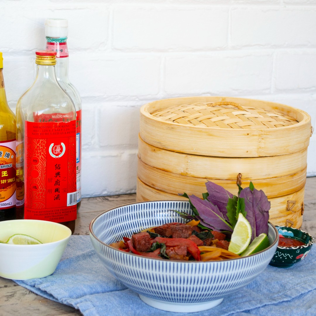 Add a spicy kick 👟🔥 to your summer with our Thai Style Corned Beef Drunken Noodles! Garlic, ginger and a bit of sriracha help make this dish a must-try! 🔥🍜 #drunkennoodles #spiceitup #noodlebowl
Find the recipe link here: ow.ly/e8W450OJmUI