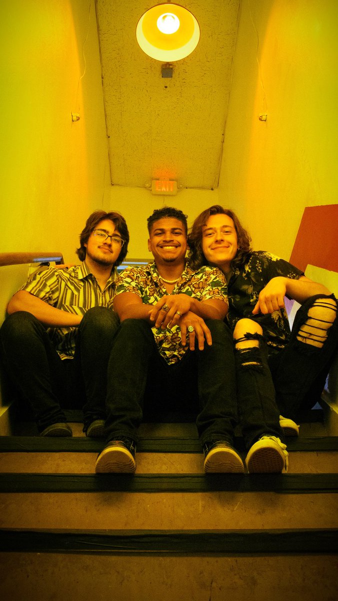 breatheinstereo's tweet photo. We’ll be upstairs at the @Mahalls20Lanes apartment stage Sunday, June 18th! We’ll have new merch, songs, and setup at this next one so you won’t wanna miss it! We’ll also be celebrating a certain someone’s 21st birthday (Terry) so make sure you’re there! 

📸 Creds: Richard Bryer https://t.co/hoafjLuMg2