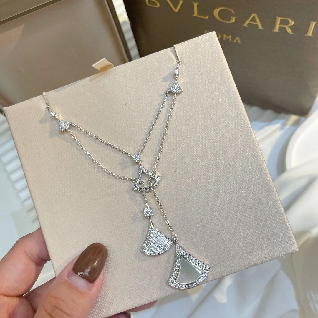 Caitlin5201's tweet photo. Bulgari new diva series Bvlgari is one of my favorite loud today finally picked it up🥰🥰🥰 https://t.co/qquooRTsS1