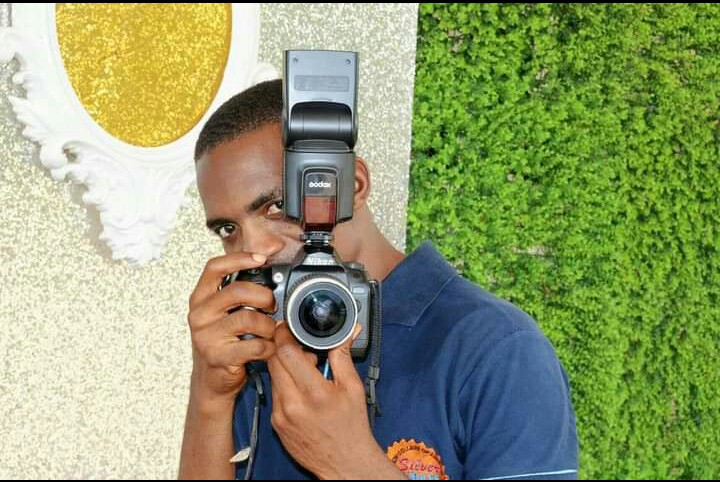 Topedav96258044's tweet photo. I am photographer but I did not have good camera pls I need your help to buy good camera. This is my account details. 0231945596 Wema bank, akinlalu tope David https://t.co/q1d4gTPi1i