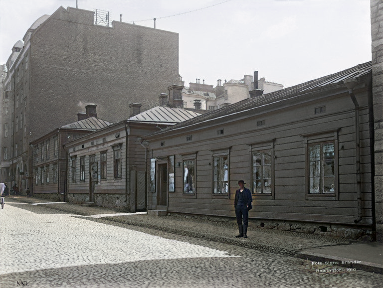 varisigne's tweet photo. Uudenmaankatu 8, 6, 4 (n. 1910, Kaupunginmuseo, #helsinki). Alkuperäinen kuva @signebrander, värit #DeOldify https://t.co/jjKYdTtArI