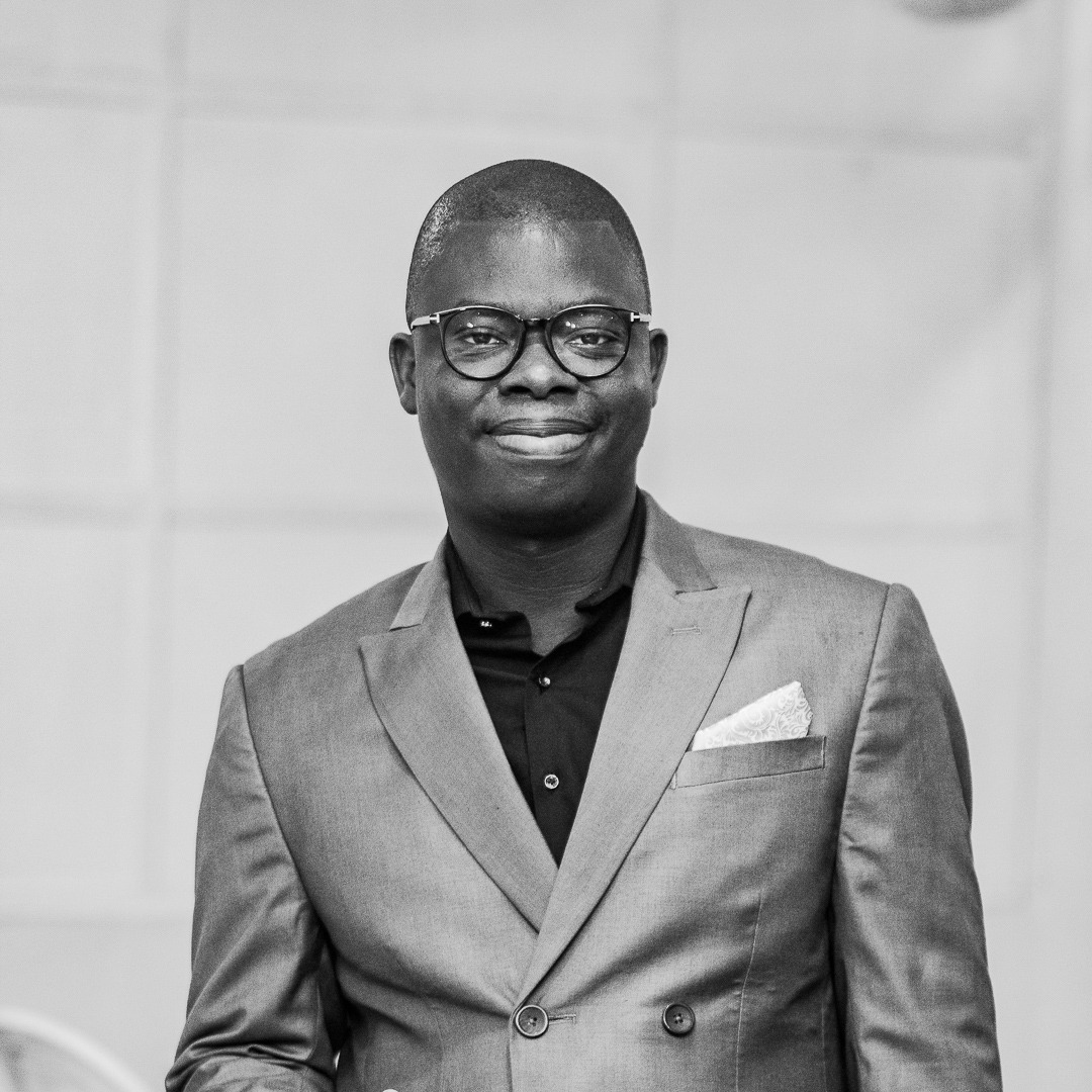 ChammaGbeha's tweet image. Joyeux de vous annoncer que depuis quelques semaines, je suis auditeur en Management des projets internationaux (Master II) à @USenghor.
J'ai longtemps atermoyé ce master mais je viens célébrer, aujourd'hui, l'un de mes objectifs pour cette année ! 🎉❤️
📸 Ronel Coco