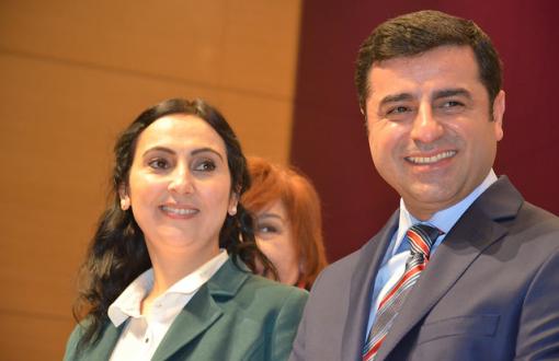 solcugazete's tweet photo. HDP:

Eski eş başkanlarımız Eylül ayına kadar serbest bırakılmazsa Türkiye yeni yaptırımlarla karşı karşıya kalacak. https://t.co/UHoiqoWOz9