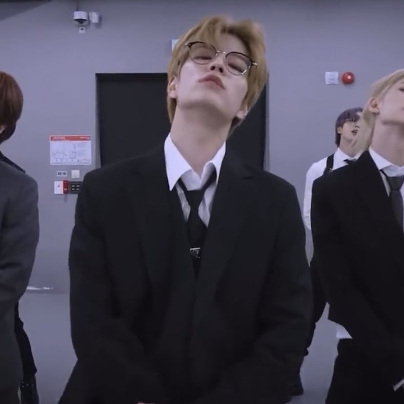 seungsbot's tweet photo. i’m going feral https://t.co/M0rcbZ4VWW