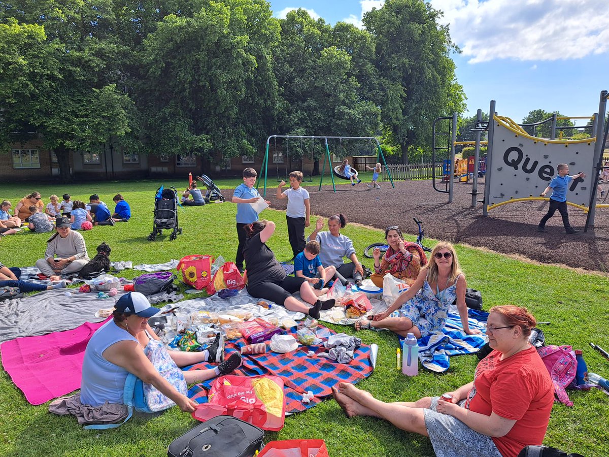 ScottT1910's tweet photo. It was fun in the sun for both Newton and St John's Parent &amp; Child groups. Park, picnic and people together. Up next the Ayr North family summer program. 🙂 @CLD_SAC @WallacetownH #ThrivingCommunities #workingforwallacetown @NewtonPrim @StJohnsPSAyr https://t.co/vRURz9716C