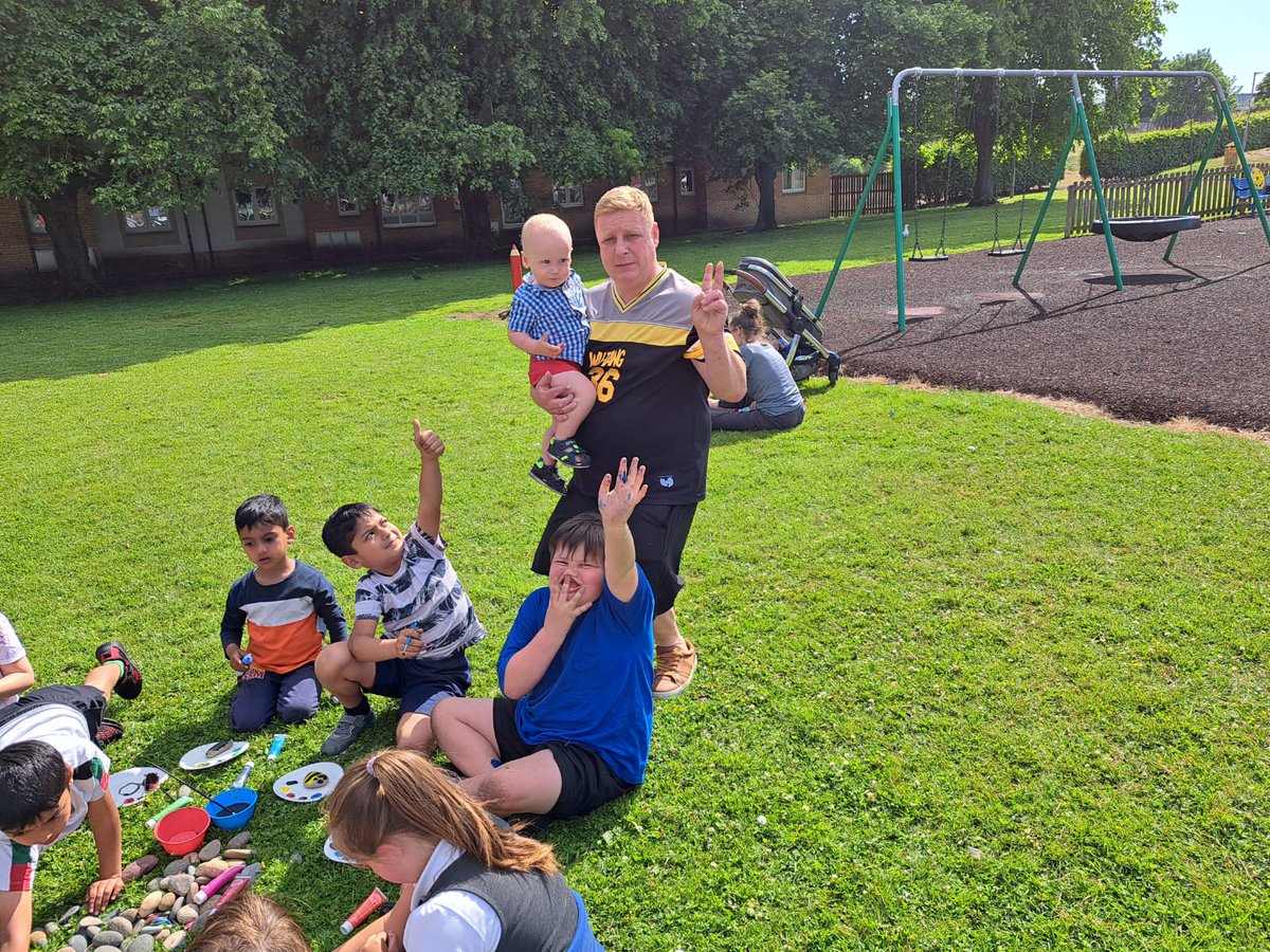 ScottT1910's tweet photo. It was fun in the sun for both Newton and St John's Parent &amp; Child groups. Park, picnic and people together. Up next the Ayr North family summer program. 🙂 @CLD_SAC @WallacetownH #ThrivingCommunities #workingforwallacetown @NewtonPrim @StJohnsPSAyr https://t.co/vRURz9716C