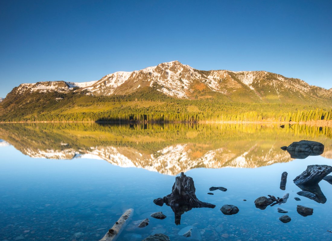 Awesome Mount Tallac and its reflection! 🏔🪞 Double the beauty, double the awe 😍 #visitlaketahoe #mounttallac #naturelover #southlaketahoe #laketahoe #reflection #beautiful