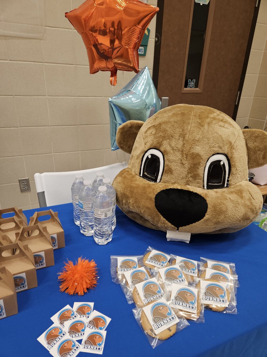 Anajimenez08A's tweet photo. Representing #BurnettES at the job fair today.. 🦫 #PasadenaISDProud #BurnettBeavers https://t.co/2jsWSZ8LXv