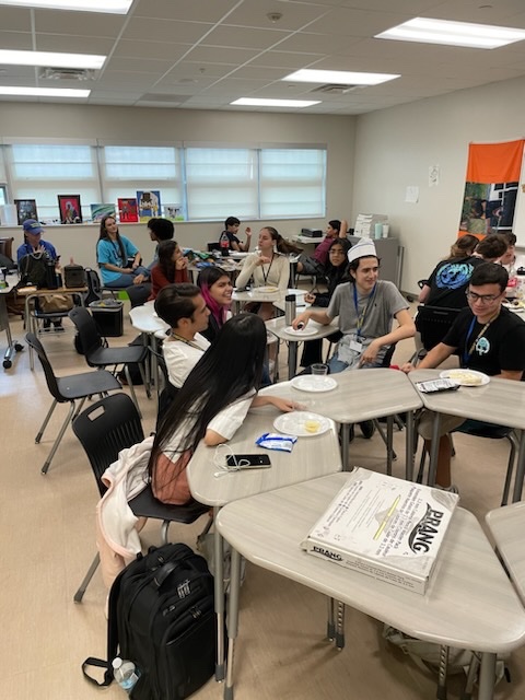 muncbhs's tweet photo. We had a great end of year meeting this week! 💙🇺🇳We are so proud of what everyone has accomplished in the club this year and we are excited for the next school year! 🎉 https://t.co/lBiJLHvTEh