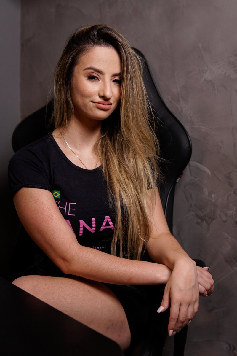 Reaching 10k followers and the celebration is long overdue...

🚨 $50 GIVEAWAY 🚨

👉 Follow me;
👉 Like + RT;
👉 Tag that friend and answer "Why do you love web3?"

⏲️ 24h
Good Luck!

(Note: my shirt says JANA, not ANA 🤣)