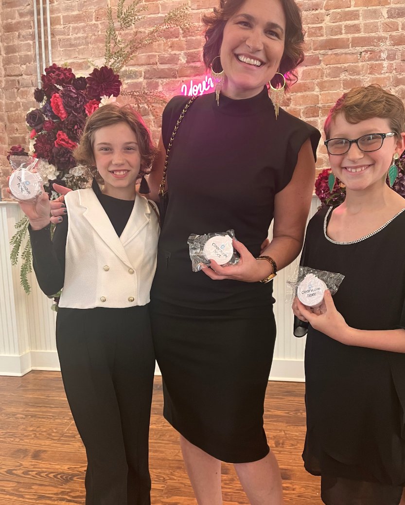 Clearwave_Fiber's tweet photo. The Lake City Chamber @FloridasGateway “Little Black Dress Mixer” was a hoot! We were proud to sponsor this event and provide little mirrors to our fabulous attendees! 

#ClearwaveCommunity #FiberOptics #LakeCity https://t.co/q2gWWk7he3
