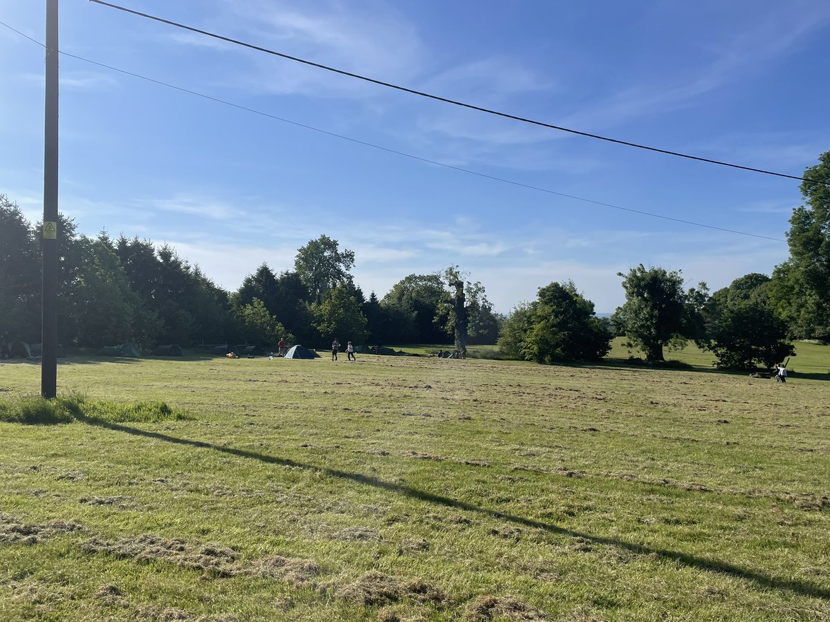 RachelHbookworm's tweet photo. Surprised the Duke of Edinburgh students this evening by calling in to see them at their home for the night. It makes me appreciate just how lucky I was to grow up in the area. I mean - those views and the gorgeous countryside! https://t.co/mtTritx4JJ