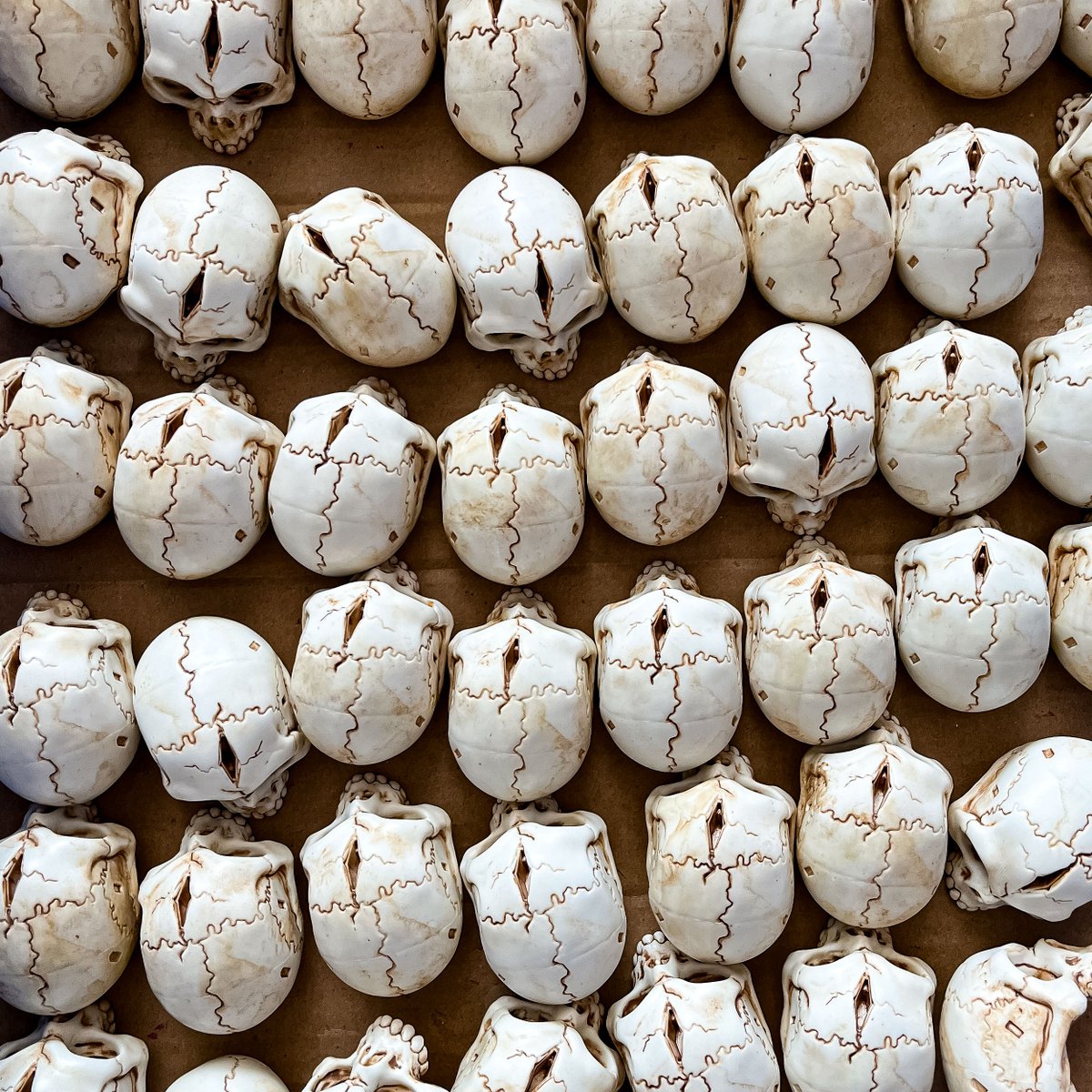 So many steps went into creating our Arcane Skull Dice Guardian, here's a little #throwbackthursday factory pic from the very beginning! 

The Arcane Skull is in stock &amp; now shipping! Equip your table today from the #diceguardians Store! 🌈💀💡🎲

diceguardians.com/?utm_source=SM…