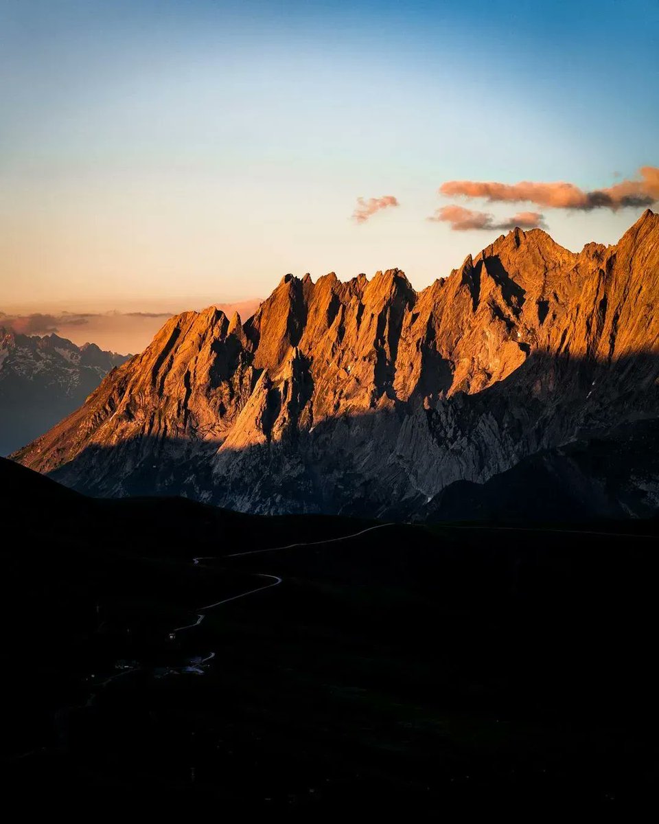 JungfrauRegion's tweet photo. have you ever seen an alpine glow like this? 🤩
@madeinbern | @myswitzerland
#DiniWält #jungfrauregion #mountains #alpineglow #madeinbern #switzerland #inLOVEwithSWITZERLAND
Photo 📷 https://t.co/lE7p8fuuCG https://t.co/b7nLcJZr7Q