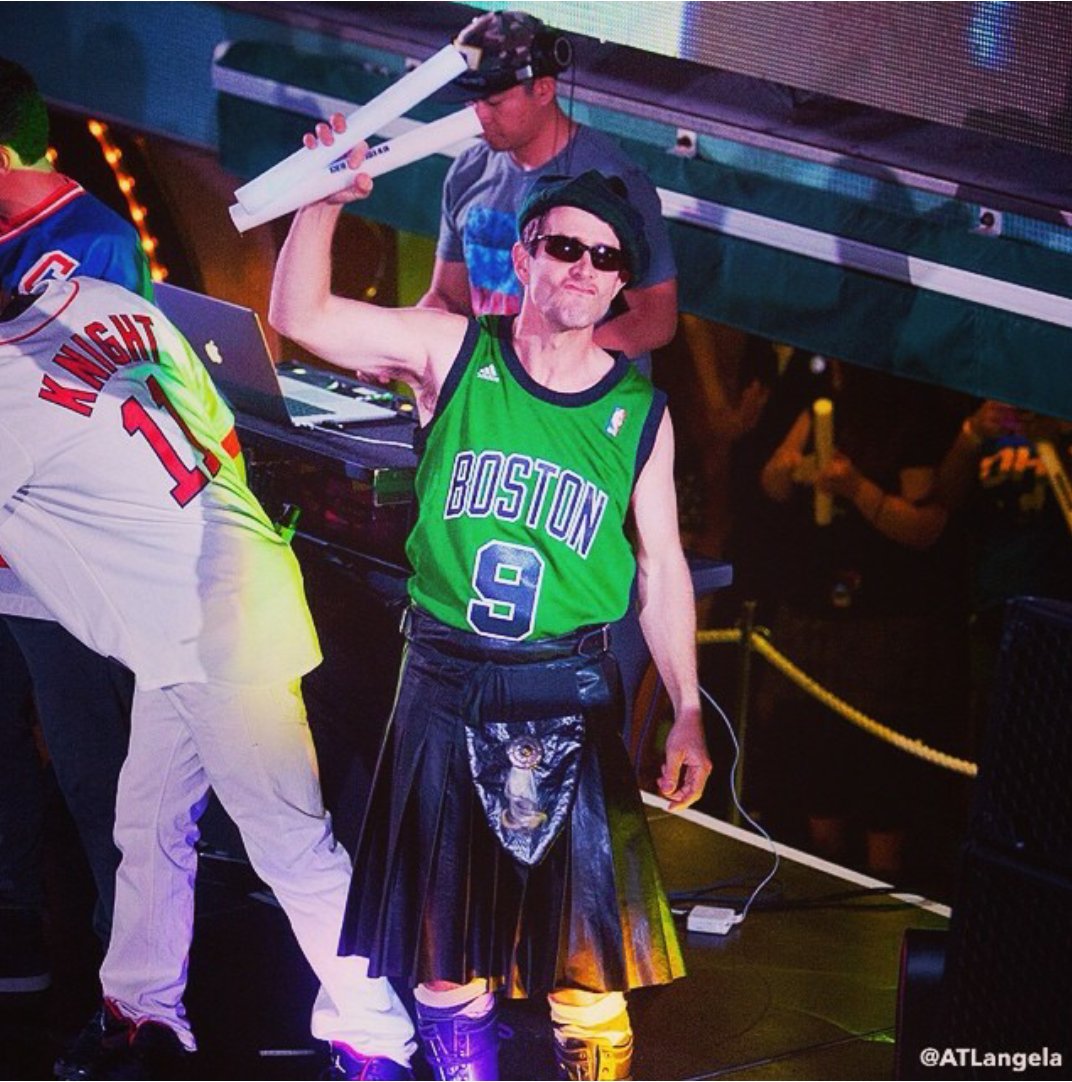 JoeysPackage's tweet image. #MACATTACK
Another amazing Joe look from #NKCruise2014.....leather kilt for the win!! 😍🔥😈~L
#NKCruiseMemories #NKOTB #JoeyMcIntyre #JoeMcIntyre