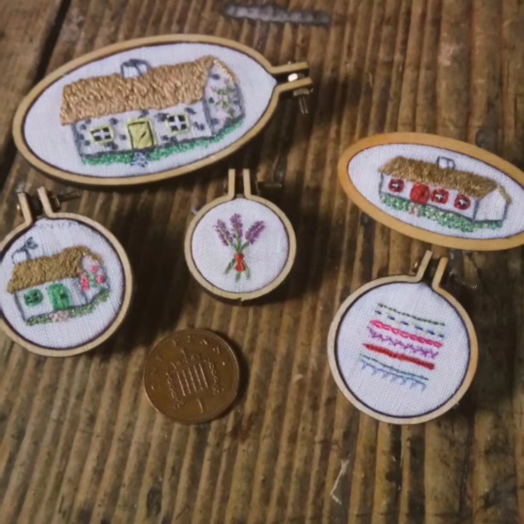 roisin_aiston's tweet photo. Starting to do some little embroidered houses again! The wee red one is one I did today, the others are ones from a little while ago! 😁 Trying to get back into the swing of it, has been a while  but oh so fun to do! https://t.co/9QvGcy6ACt