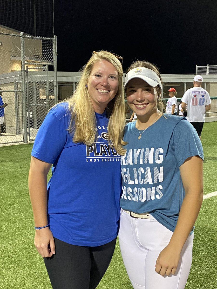 Last night I was able to celebrate 3 of the best kids I’ve been able to coach. Kennedy, Sam & Avery are great softball players but even better people 💙❤️Kennedy-Golden Slugger
Sam-MVP 
#EFND #billieprideüberalles @EFND_Softball @billiesports @AustinAreaAllS1
