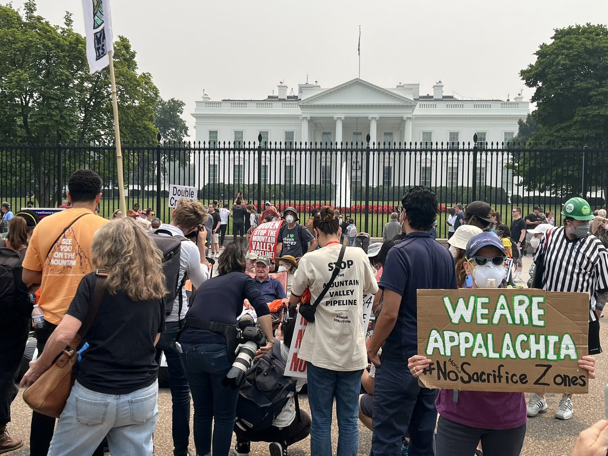 We are gathering @WhiteHouse to say #StopMVP and declare we need to Declare a Climate Emergency to End the Era Fossil Fuels

#UUtwitter — @SidewithLove, @UUMFE & @UUSJ all agree