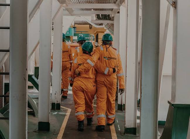 AfricaFactsZone's tweet photo. In 2019, Ghanaian energy company, Springfield became the first African independent energy company to drill in deep-water and discover oil and gas.

It discovered 1.5 billion barrels of oil and 0.7 trillion cubic feet of gas.

The Founder and CEO, Kevin Okyere was only 38 then. https://t.co/4xRhcAIwTo