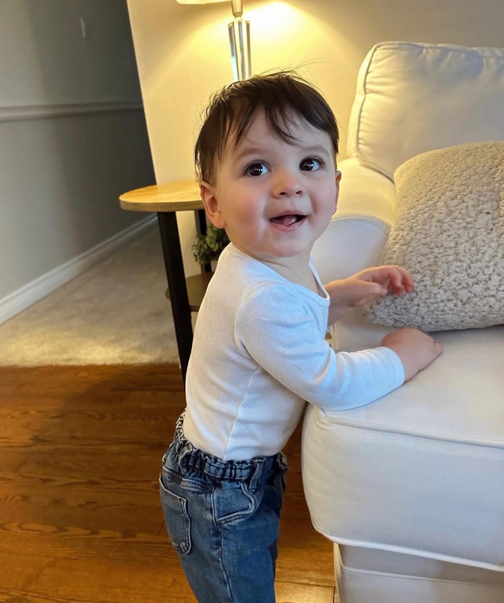 Casxdl's tweet photo. #WeddingCR

           Papá se quedo con los niños antes de la boda, dice que Theo no quiere vestirse😂 Los amo❤️

📸 @Robert__Kauf https://t.co/ptxclGGAr1