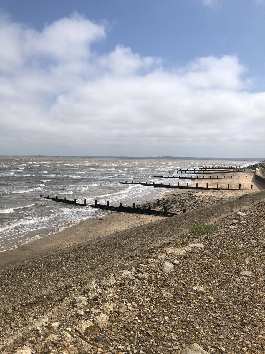 Today I spent #WorldOceanDay2023 at Leysdown and boy am I glad I did, look at those waves 😍

Our Hayley will be celebrating world ocean day speaking about our coastal birds tonight on the @JetstreamTours! 

See you all next week for #GreatBigGreenWeek