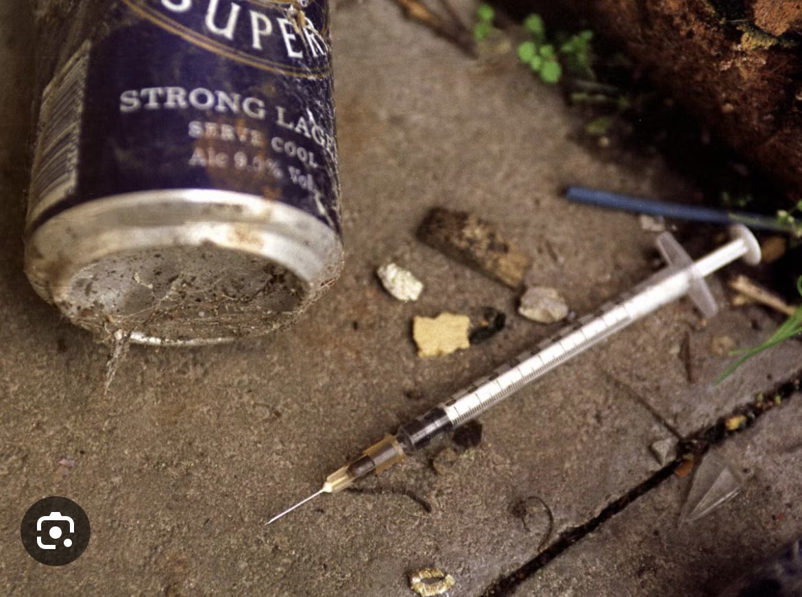 What’s this? you say Andy
Why it’s a Shepherds Bush picnic kit!
It’s a must have this summer to fit in to the run down environment I have achieved in the last 17 years as MP for Shepherds Bush and Goldhawk Road!
You’re Welcome!