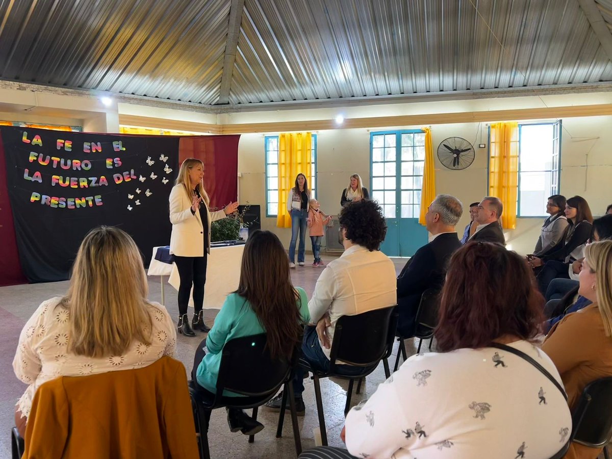 Ale_Torres60's tweet photo. 👉Además, @procertecno entregó los primeros dispositivos “Procer 3” que se destinarán a instituciones educativas municipales para alumnos que cuenten con discapacidad visual.

Esta herramienta permite acceder a textos impresos y digitales realizando su conversión en audio📱 https://t.co/iGakO5sKAC