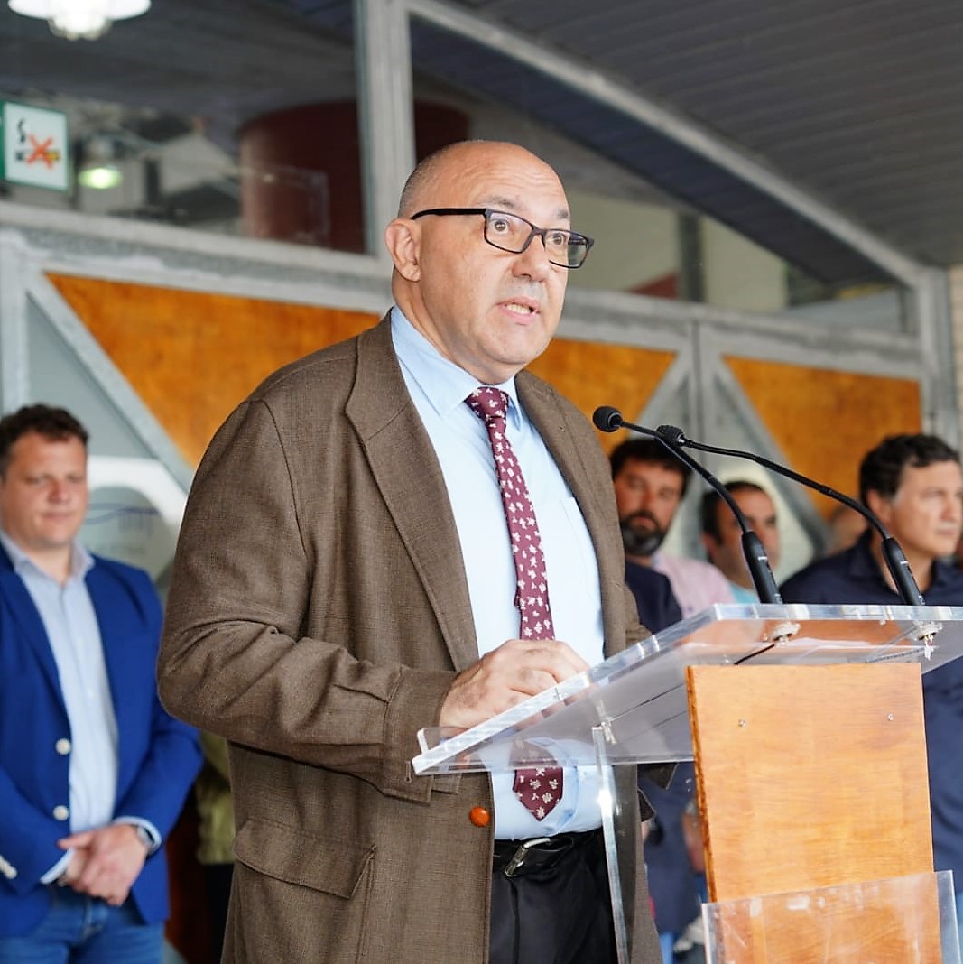 ¡FERIA INAUGURADA! 👏👏👏
🙋‍♀️ Nuestro alcalde y distintas autoridades del <a href="/GobAsturias/">Principado de Asturias</a> inauguran esta LVIII edición de la Feria de Muestras de Vegadeo.
#VegadeoSeMuestra #AsFerias58
<a href="/AytoVegadeo/">Ayuntamiento Vegadeo</a> #Vegadeo #FeriaMuestrasVegadeo