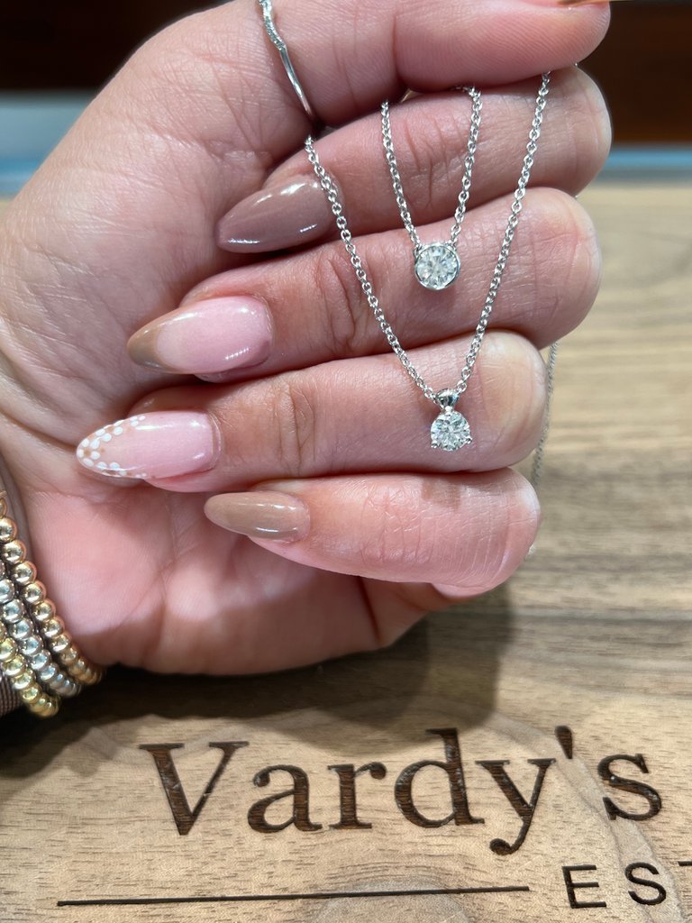 VardysJewelers's tweet image. Happy #NationalBestFriendsDay!!! What better to do today than get matching jewelry with your best friend! 👯‍♀️

OR come on by to Vardy&apos;s THIS SATURDAY with your best friend to #getlinked at our Permanent Jewelry event! 

Saturday, June 10
11am - 4pm