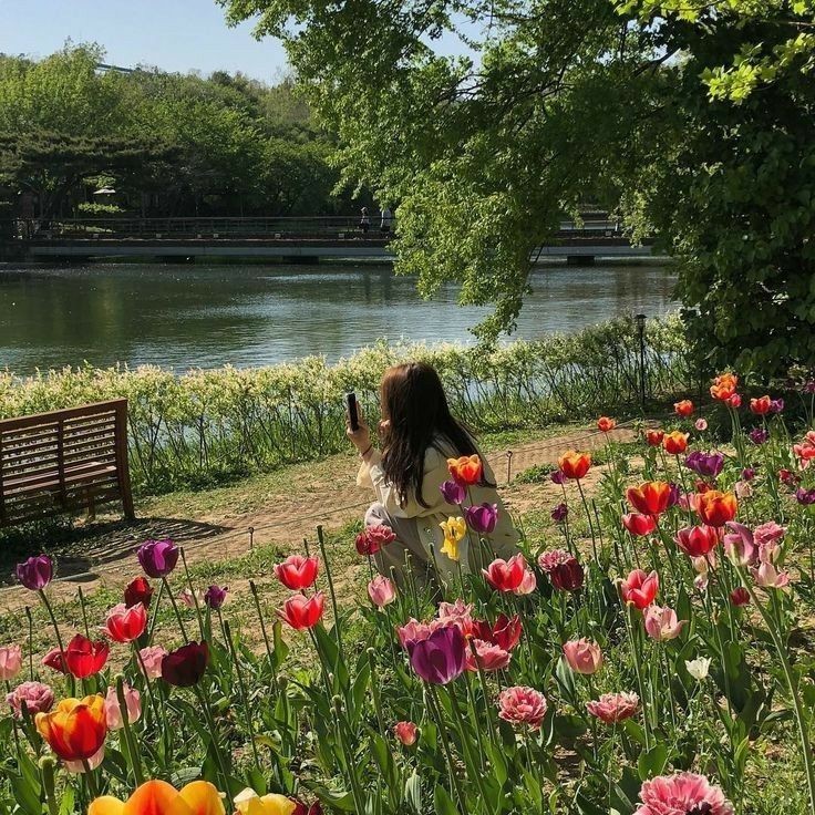 softdeIicacy's tweet image. surrounded by beautiful flowers.