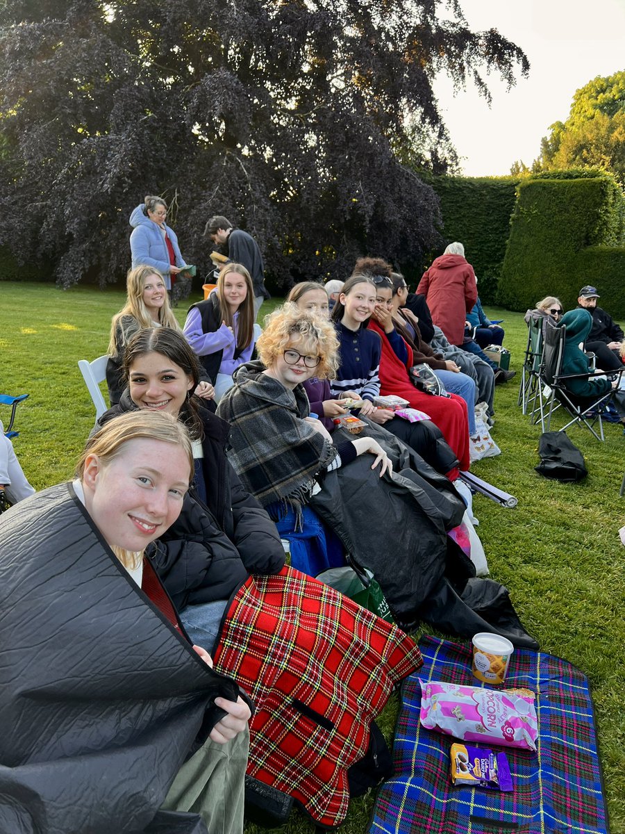 NGHS English tweet media