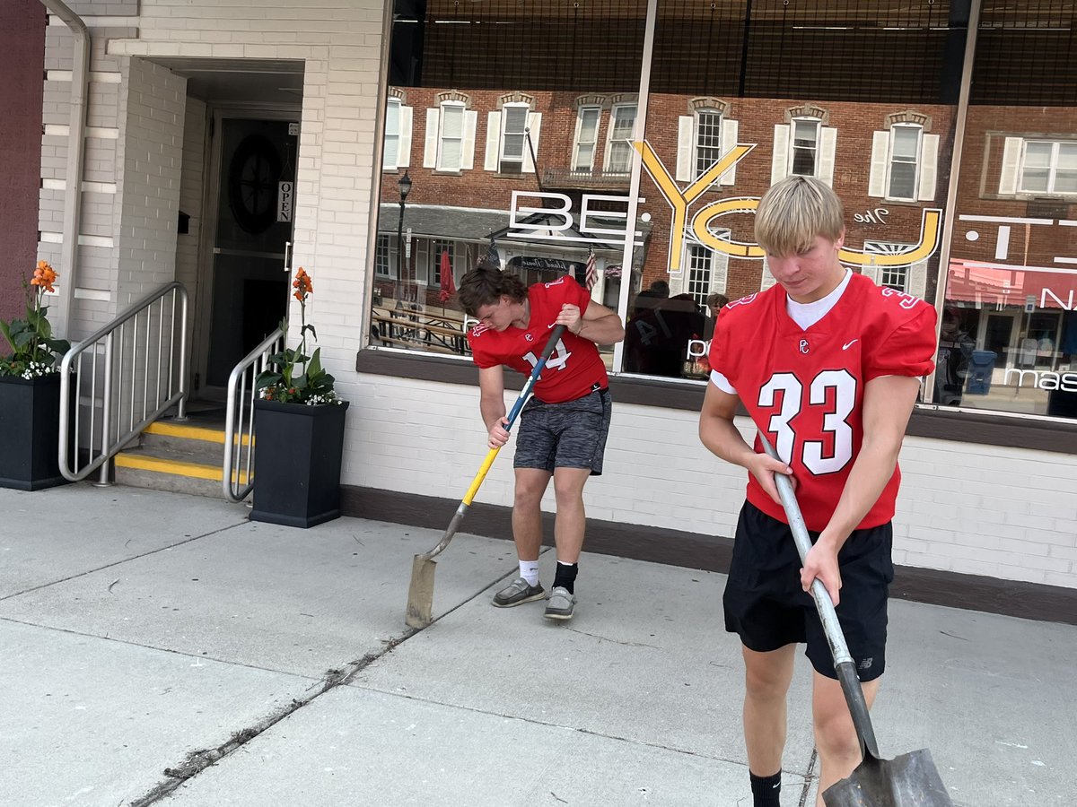 CoachLeuthold's tweet photo. Great 1st week of Football Strength &amp; Speed work! We finished the week with some volunteerism, where we were able to to clean up down town! Even Coach Siefke grabbed a broom &amp; got after it! Thanks to everyone who helped give back to our city! Respect the Red!  #BAM https://t.co/Fz1ieuzZTI