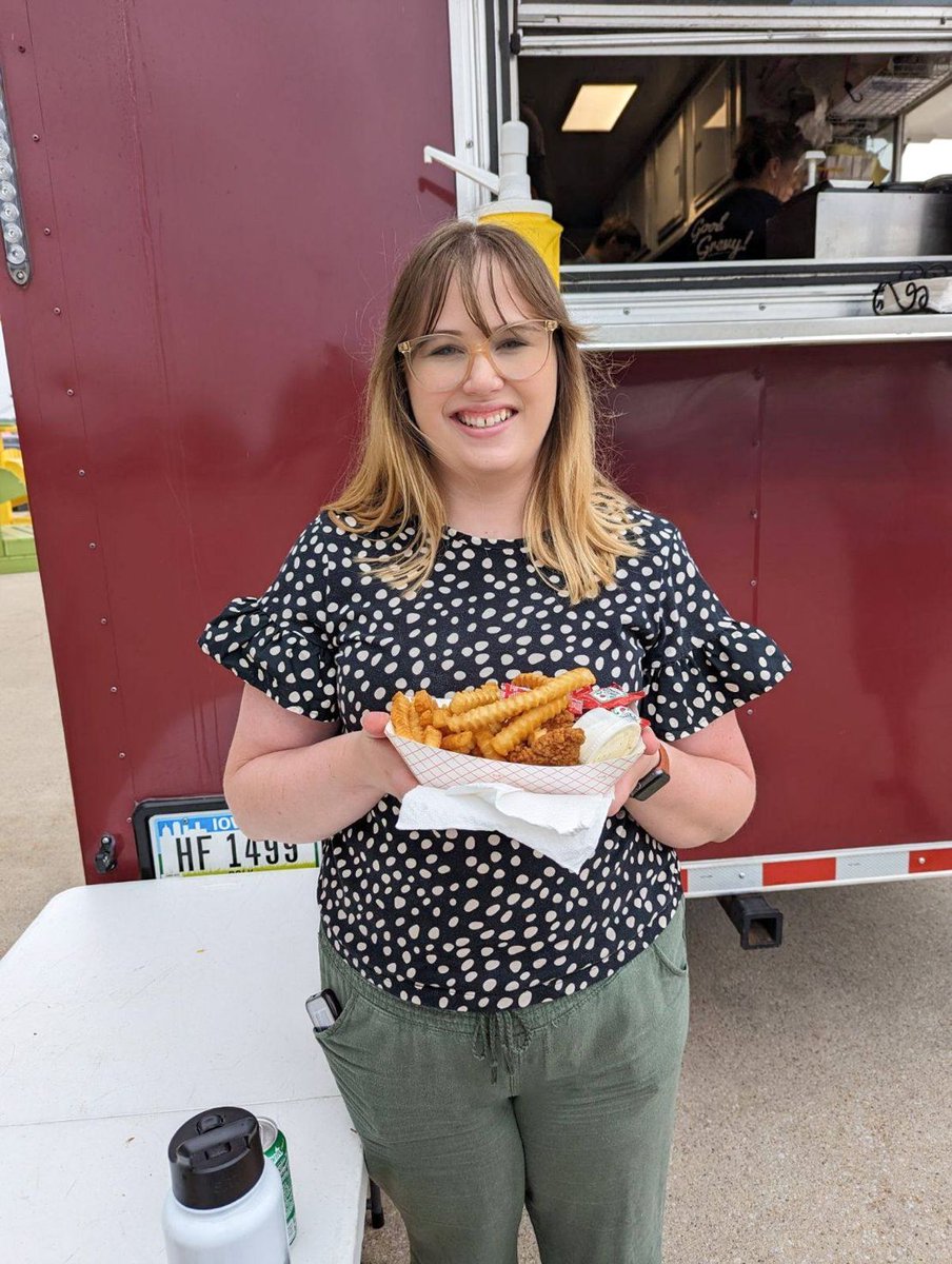 Homemakers Furniture (@shophomemakers) on Twitter photo It’s food truck season! This week we supported Iowa Classic Concession by giving our employees and customers the chance to grab a bite🍽️
#supportlocal #localbusiness #foodtruck It’s food truck season! This week we supported Iowa Classic Concession by giving our employees and customers the chance to grab a bite🍽️
#supportlocal #localbusiness #foodtruck