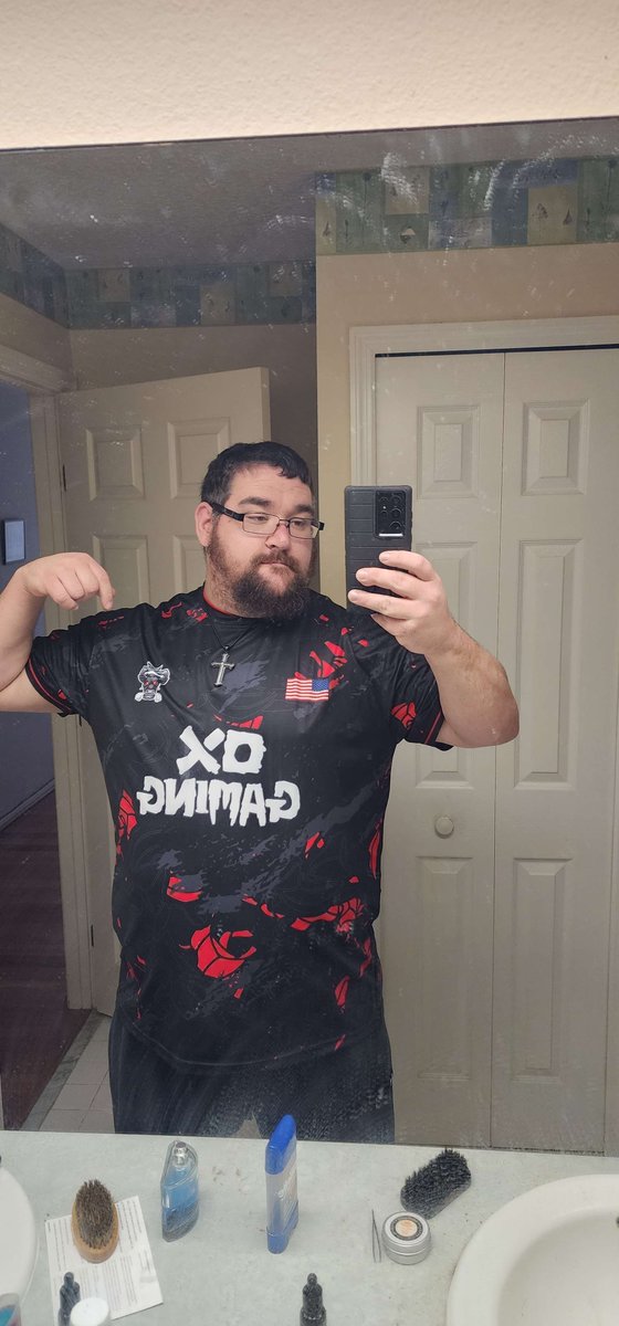 OxGaming_Off's tweet image. @onlyjammer Rockin' the Ox Gaming Jersey from over the pond!  

get yours here!
gamersapparel.co.uk/store/ox-gaming