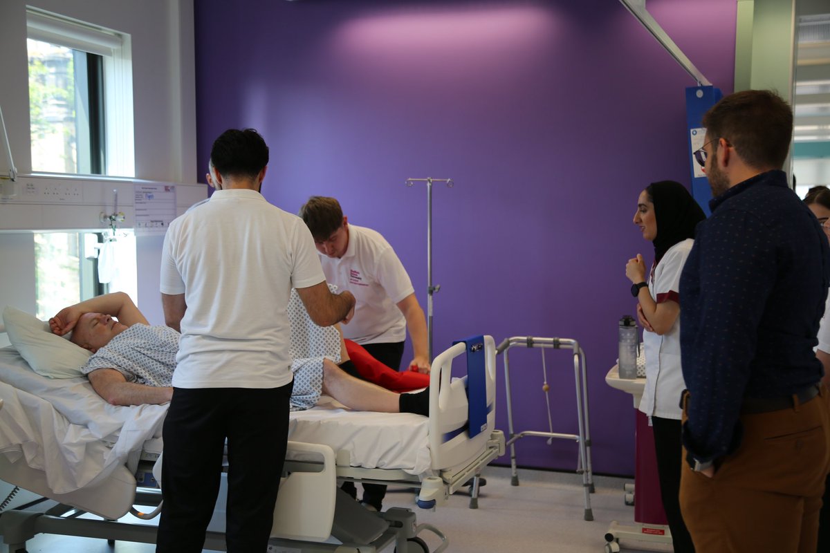 Really busy day on the @sheffhallamuni 12 bed simulation environment today with 200 @PhysioSHU lvl 4 and @SHURadiography lvl 5 students taking part in interprofessional simulations today aided by the actors from @MedicalRolePlay
@ahpshu @ShuTechnical @HallamHWLS @hbattyphysio