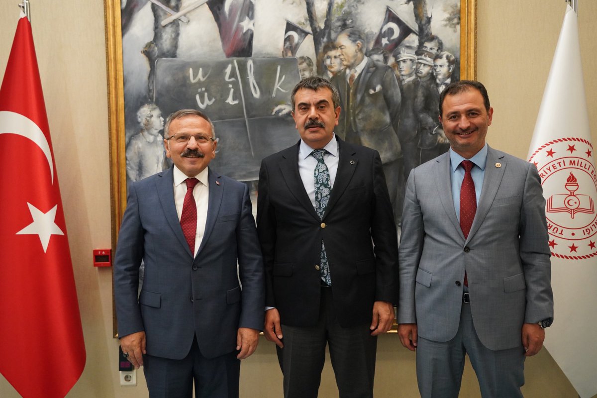 Cumhurbaşkanımız Sayın <a href="/RTErdogan/">Recep Tayyip Erdoğan</a>'ın tensipleriyle Milli Eğitim Bakanımız olarak atanan Sn. <a href="/Yusuf__Tekin/">Yusuf Tekin</a>'e, Milletvekilimiz Cüneyt Aldemir ile birlikte hayırlı olsun ziyaretinde bulunduk.

Sayın Bakanımıza,ülkemiz ve eğitim camiamz için yapacağı çalışmalarda kolaylklar diliyorum