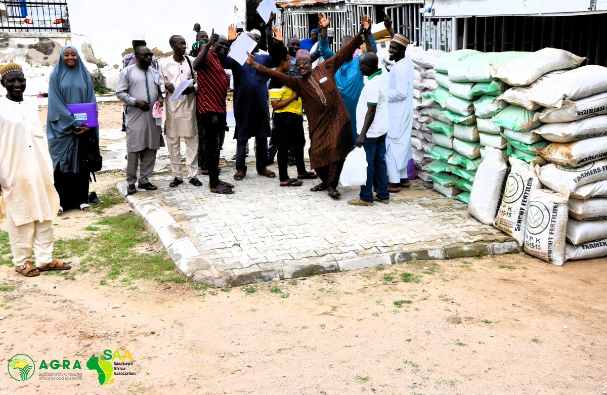 NigeriaSasakawa's tweet image. Today in Minna, our Deputy Country Director, Dr A Gambo, flagged off the distribution of #farminputs to smallholder farmers for the 2023 wet farming season through the @AGRA_Africa #Niger project towards improving farmer resilience &amp;amp; upscaling productivity, incomes &amp;amp; livelihoods.