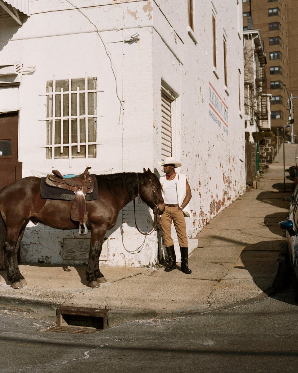 #JamesSimmons and his horse Alabama, photographed in Yonkers NY, 2023 for @Essence.

Styled by @YashuaSimmons, photographed by #LelanieFoster. #TWGArtists