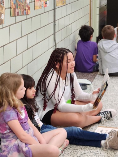 bps_ri's tweet image. A long-standing tradition between @BMSLibraryRI and @PrimroseLibrary has returned! On Tuesday, June 6, @bms_ri students visited @Primrose_School to read with students in five pre-K to Grade 3 classrooms.
Thank you, Mrs. Roy and Ms. O'Kane, for making this happen!