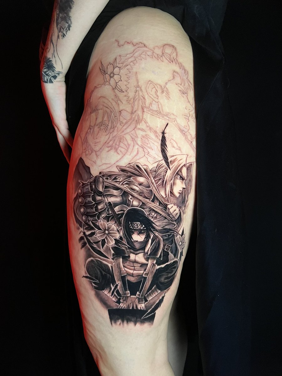 MlleSoso_'s tweet photo. Comme promis une photo du tattoo ! Il reste Guts et Eren a finir, donc une séance ! Je suis tellement contente, le level du tatoueur 😱
Hâte que ça se termine haha C’est bien gonflé 😂 ! Mais ça vaut le coup 🙏 
Très fière d’avoir mes 4 persos préférés à l’écriture goatesque 🫶 
Et vous c’est qui votre top 3 persos ?