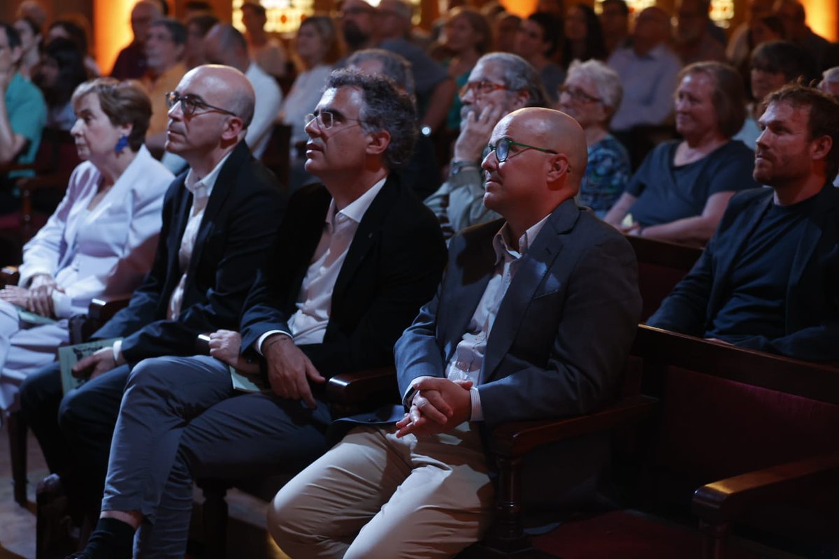 CasaClassics's tweet photo. Tal com han expressat en @rgsait i la @sirabenoza, la Casa dels Clàssics treballa per a mantenir viva la col·lecció Bernat Metge, i ho fa amb un equip que estima els clàssics, amb subscriptors, traductors, col·laboradors... i amb @AbacusCoop, que ha acollit el projecte. https://t.co/wta2o8FeJg