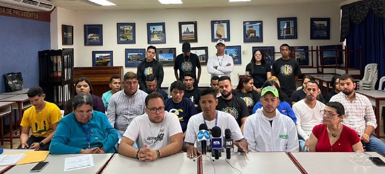 cnprimariave's tweet photo. En rueda de prensa, juventud larense respaldó la Elección Primaria, apoyó a la Junta Regional de Primaria de Lara y exigió la apertura del Registro Electoral. 
La JRP-Lara avanza en la conformación de Comités de Apoyo sectoriales y de una red de aliados de cara al 22 de octubre. https://t.co/W9zPrQPycv