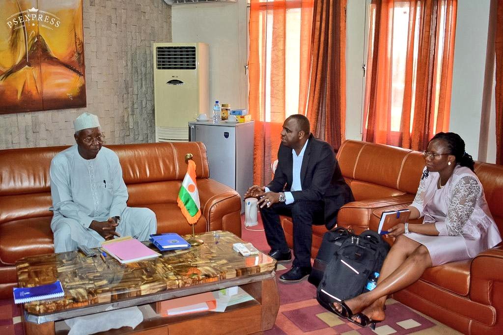kareabba's tweet photo. Elle m'a informé des actions menées par ce centre à  travers le projet leadership  des femmes et 2 autres initiatives sur  la résilience #climatique  et le développement des chaines de valeur #agricoles en cours.2/2 https://t.co/4H42xMCkQ1