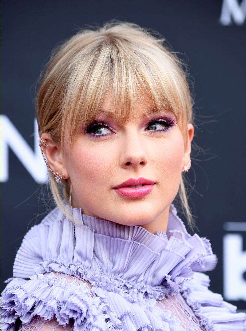 N3WROM4NT1CS's tweet photo. i love taylor’s hair and makeup here https://t.co/Sumst7cpmX